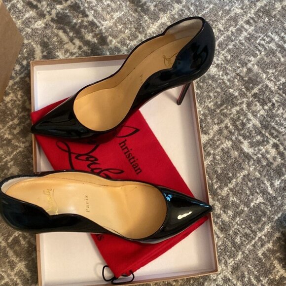 Christian Louboutin Hot Chick Scallop Pointed Toe Pump Black Patent - Picture 2 of 8